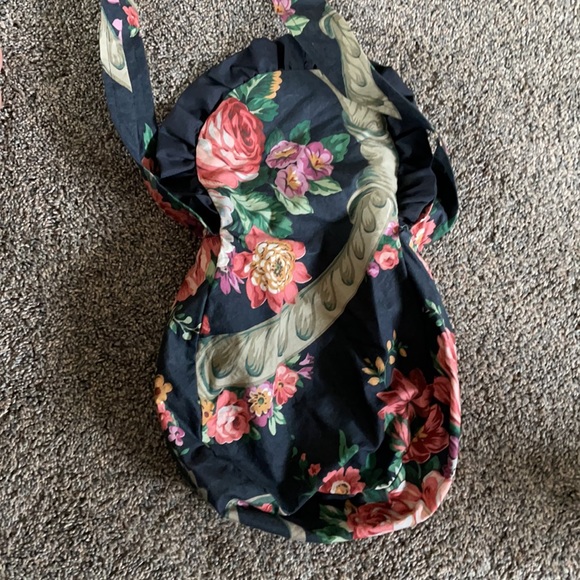 Floral Vintage Ruffle Shoulder Bag - Picture 4 of 6